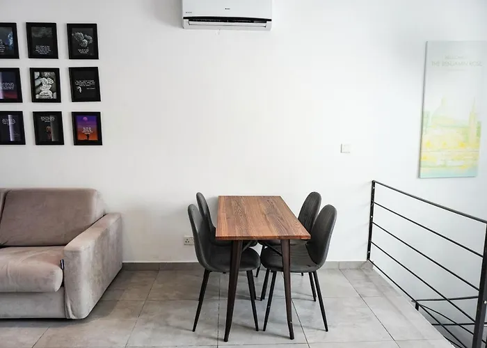 Modern Penthouse Close To The Sea Apartamento